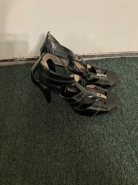 Michael Kors Berkley T Strap Zipper Open Toe Leather Sandal Heels Black Patent 9